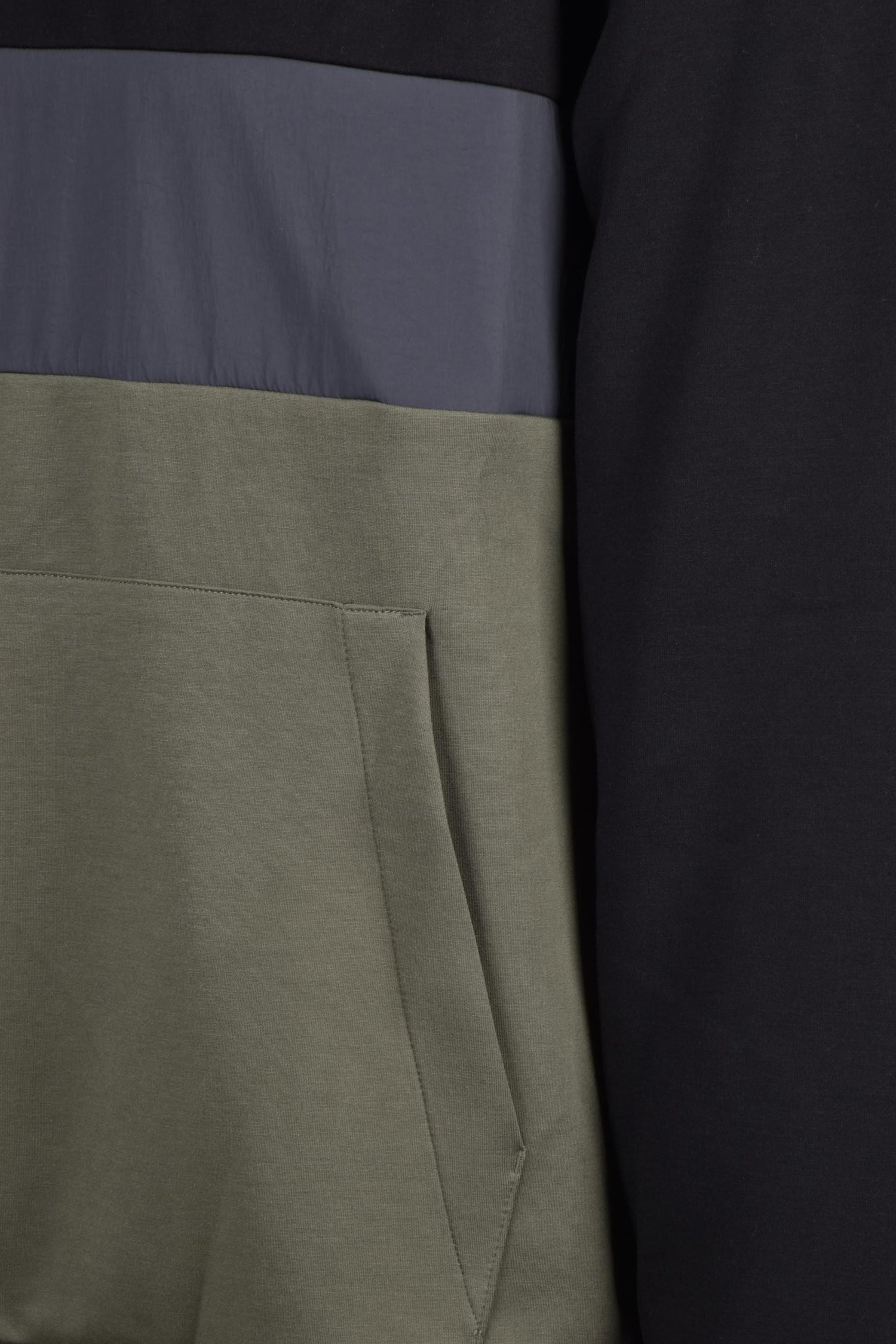 EA7 EMPORIO ARMANI - KNITWEAR AND SWEATSHIRTS